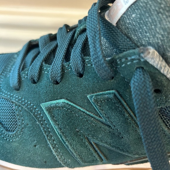 New Balance 696v1 - Picture 11 of 11